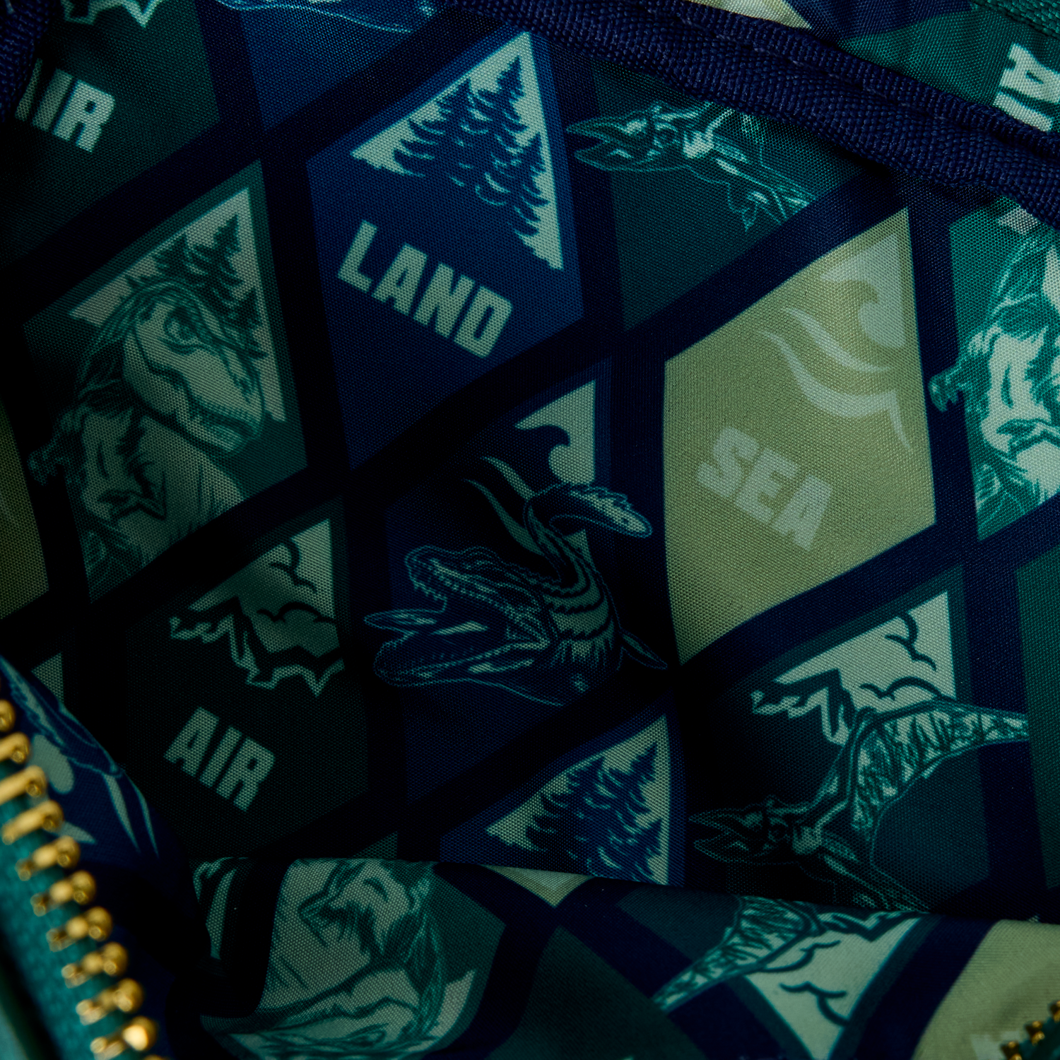 JPTB0005-LFUNIVERSALJURASSICPARKSLING1066