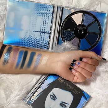 Evanescence Fallen Exclusive HipDot Cosmetics Eyeshadow Palette, Image 2