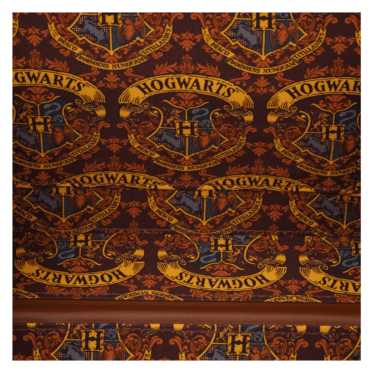 HPTB0209-LFHARRYPOTTERHOGWARTSEXPRESSLUGGAGECROSSBODYBAG-1154a