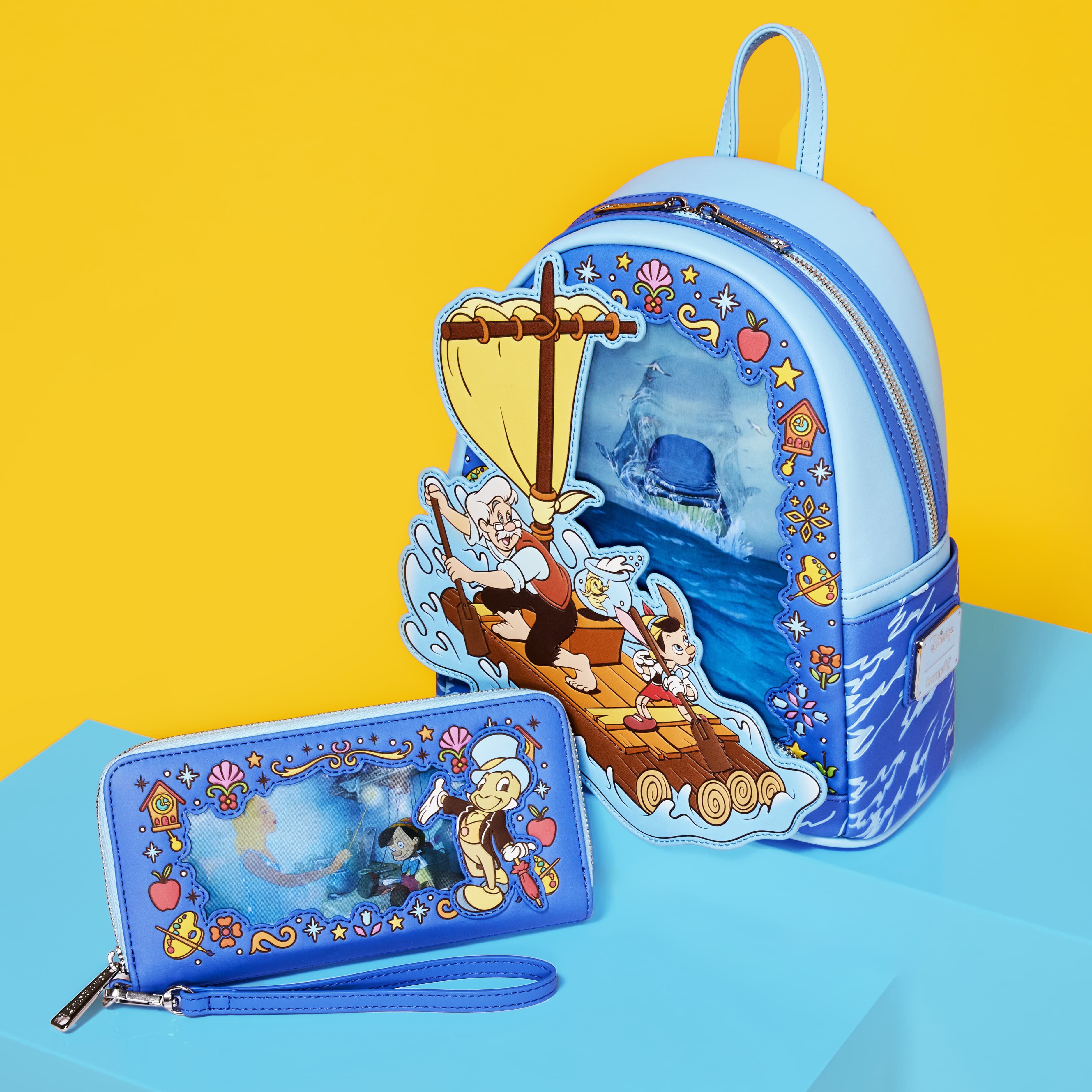 【Loungefly】Disney ピノキオ ブック型 カードウォレット Amazon.com: Loungefly Disney Pinocchio Book Zip Around