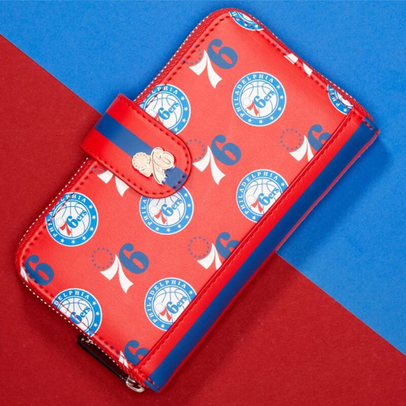 【LOUNGEFLY】 NBAフィリー76ersロゴ財布 NBA Philadelphia 76ers Logo Zip Around Wallet | Funko