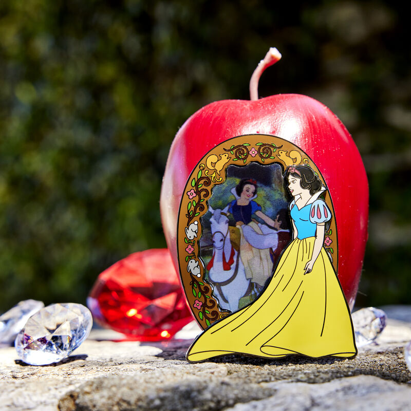 Snow White Lenticular Princess Series 3" Collector Box Pin, , hi-res image number 2