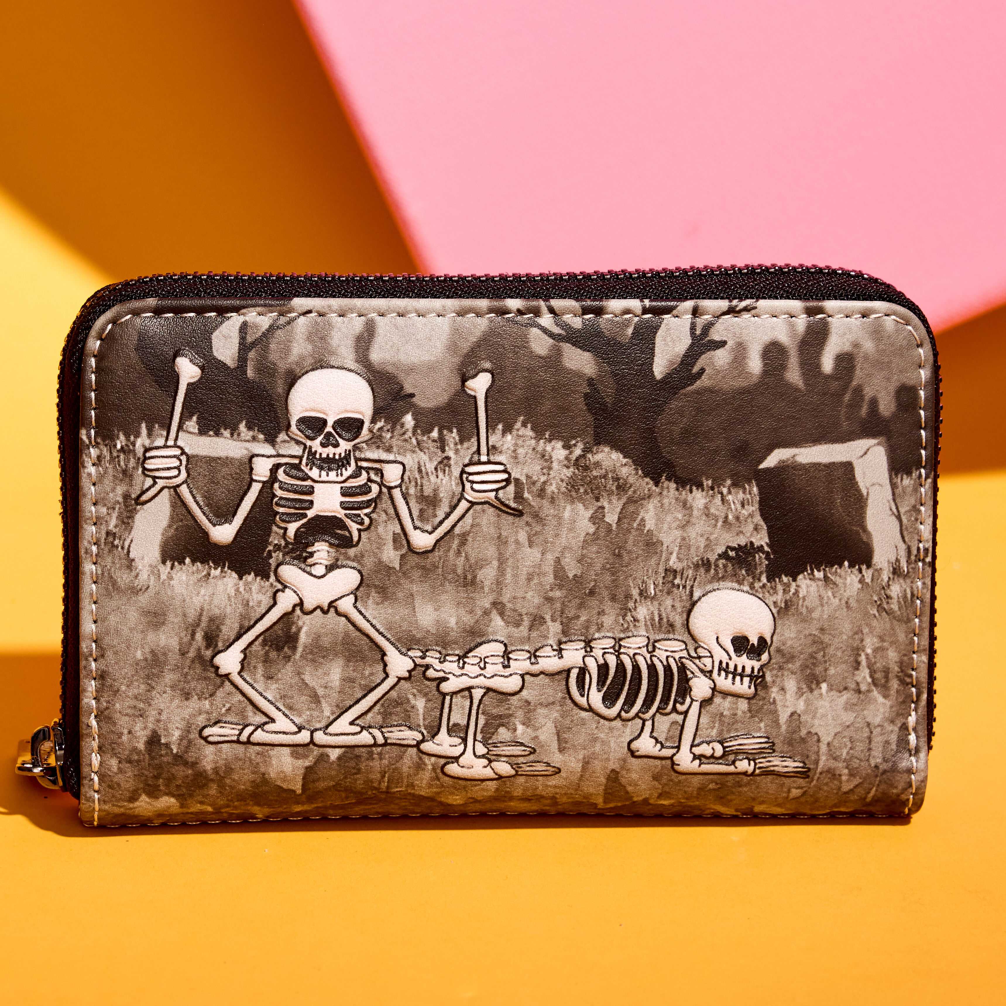 Dance Macabre x Larva ロングスリーブ 新品 バッジ付き There's Never Been a Louis Vuitton Bag Quite Like This