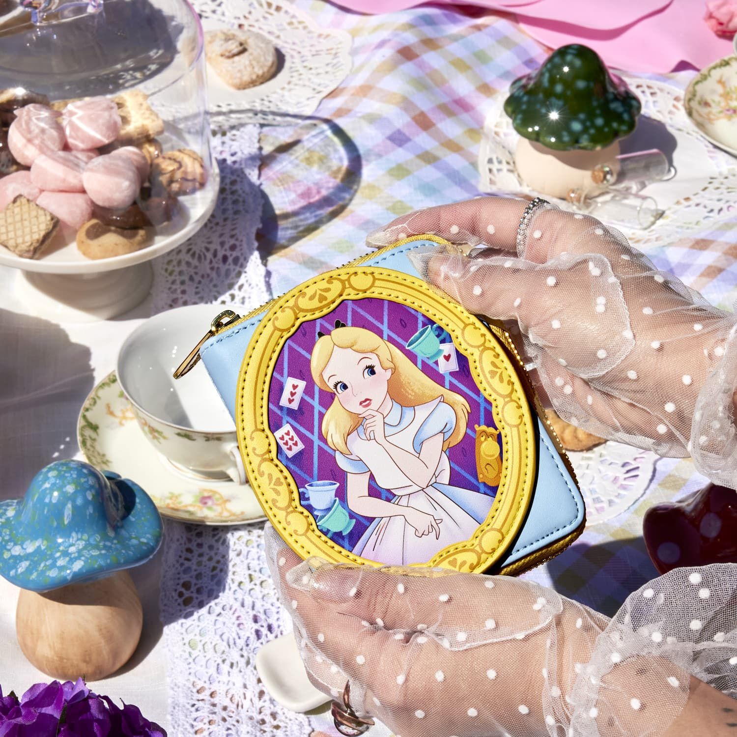 Loungefly alice in wonderland hot sale wallet