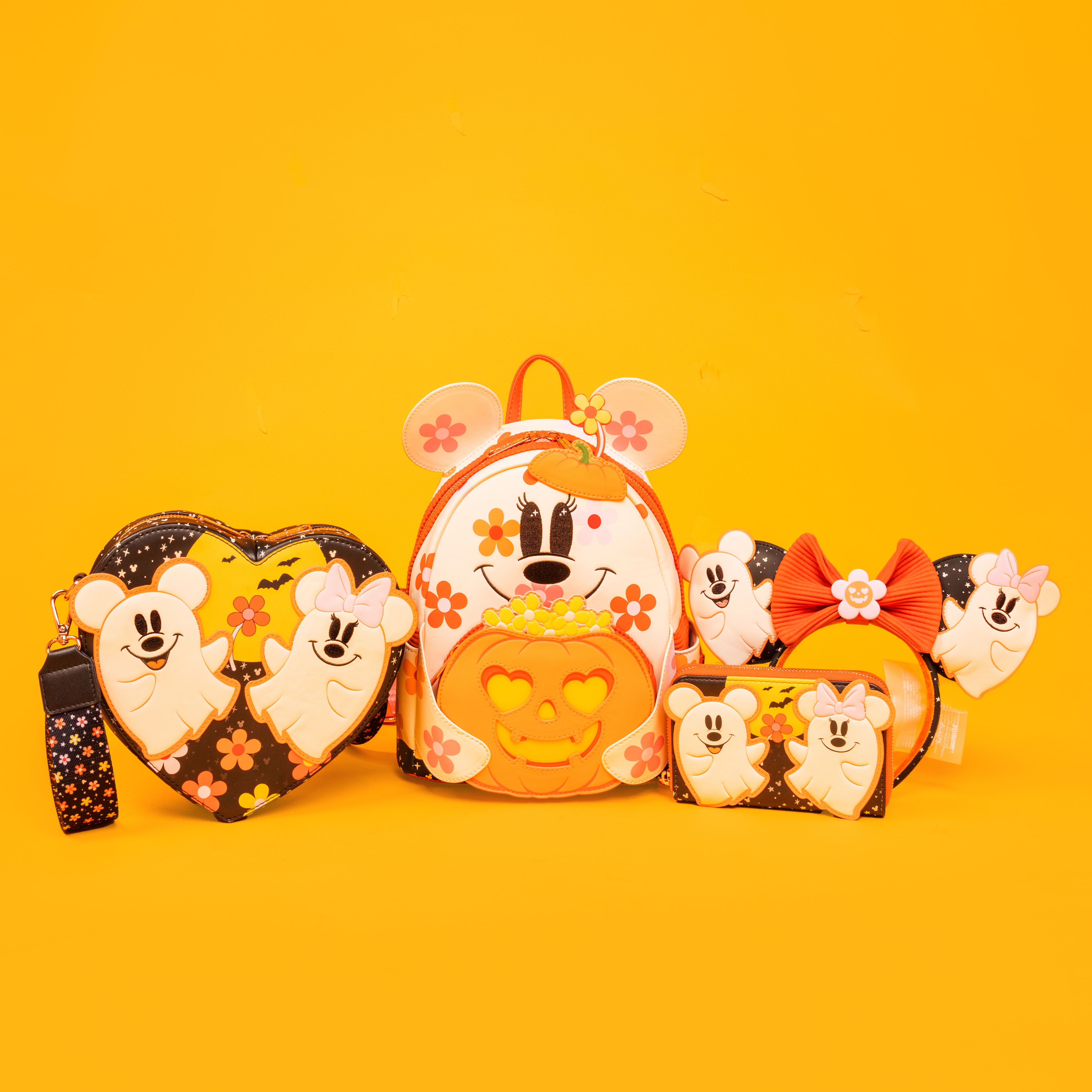 MICKEY AND MINNIE GHOSTS-GROUP 