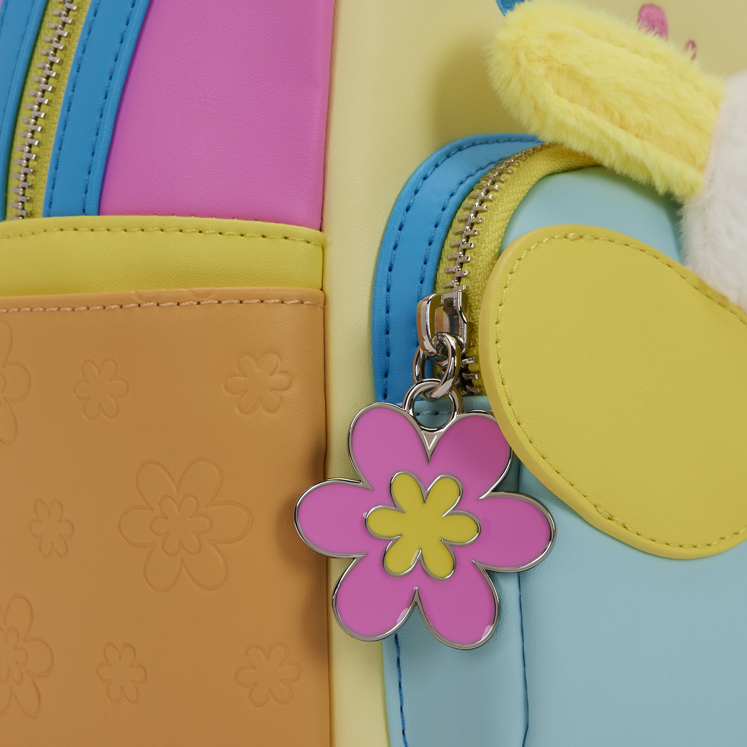Loungefly限定　うさはな　USAHA*NA ミニリュック コスプレ風 Sanrio Exclusive U*SA*HA*NA Color Block Cosplay Mini Backpack